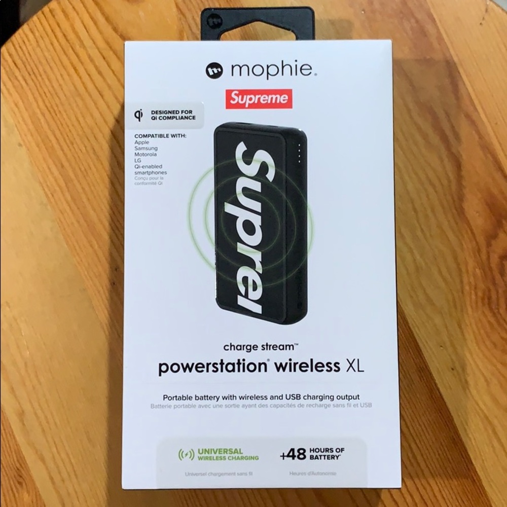 BNWT Supreme x Mophie XL in Color Black